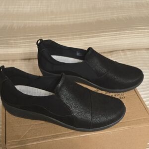 Clarks Women's Black Slip-On Flats Cloudsteppers